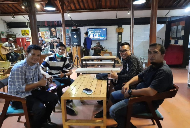 Koeno Terminal Point Verri budiyana 99, 1. Cafe Kebon Cau, 2. Foyu Coffee and Gelato, 3. Kingkong Coffee &amp; Eatery, 4. Zhieva Coffee, 5. KopiJalu, 6. Bubble Cafe and Gallery, 7. Carios, 8. Sobahollic Cafe, 9. Salawasna Coffee, 10. Kiara Coffee, 11. Hastag Coffee, 12. Kopi Dari Hati, 13. Kedai Adventure, 14. Kedai Kopi Bhumi, 15. Selokosa Coffee and Space, 16. The Groots Coffee Shop, 17. Kedai Kopi Om Bewok, 18. Tatakan Coffee, 19. Kiri Coffee and Eatery, 20. Langit Senja Coffee &amp; Ramen, 21. CRUZ Coffee and Work Space, 22. Lebjar Coffee and Noodle, 23. Fisa Kopi &amp; Gelato, 24. Takaran Coffee Collective, 25. Kopi Jelita, 26. Bukit Waruwangi, 27. Ginger Garden Cafe, 28. Gama Food Center, 29. Koeno Terminal Point, 30. Pondok Tiara, 31. Burger Ciceri, 33. Ngemil Cafe and Resto, 34. Rumah Kopi Serang, 35. Monster Cheese Pizza, 36. Umakite, 37. Padepokan Kopi, 38. Taman Kopi Serang