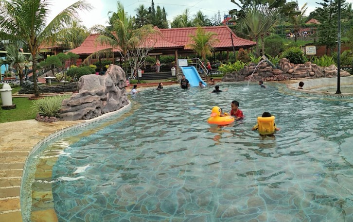 Kolam Air Panas dan Terapi Ikan Owabong Guntur Hanafi, 1. Mulyani Garden & Swimming Pool, 2. Kolam Renang Tirto Asri Walik, 3. Purbasari Pancuran Mas, 4. Kolam Ombak Owabong, 5. Kolam Renang Sawah Ijo, 6. Pancuran Ciblon, 7. Kolam Air Panas dan Terapi Ikan Owabong, 8. Lembah Pleset, 9. Dita Pelangi, 10. Kolam Renang FIK 2 Desa Langgar, 11. Kolam renang Serayu, 12. Kolam Renang Sanggaluri Park, 13. Kolam Renang Anak “Tebon”, 14. Kolam Renang Desa Lamuk, 15. Kolam Renang Karina Dewi