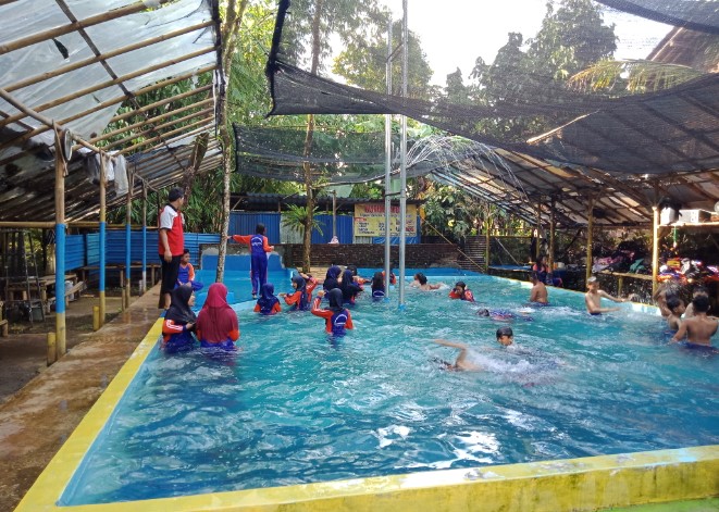 Kolam Renang Anak Tebon renothaariq, 1. Mulyani Garden & Swimming Pool, 2. Kolam Renang Tirto Asri Walik, 3. Purbasari Pancuran Mas, 4. Kolam Ombak Owabong, 5. Kolam Renang Sawah Ijo, 6. Pancuran Ciblon, 7. Kolam Air Panas dan Terapi Ikan Owabong, 8. Lembah Pleset, 9. Dita Pelangi, 10. Kolam Renang FIK 2 Desa Langgar, 11. Kolam renang Serayu, 12. Kolam Renang Sanggaluri Park, 13. Kolam Renang Anak “Tebon”, 14. Kolam Renang Desa Lamuk, 15. Kolam Renang Karina Dewi