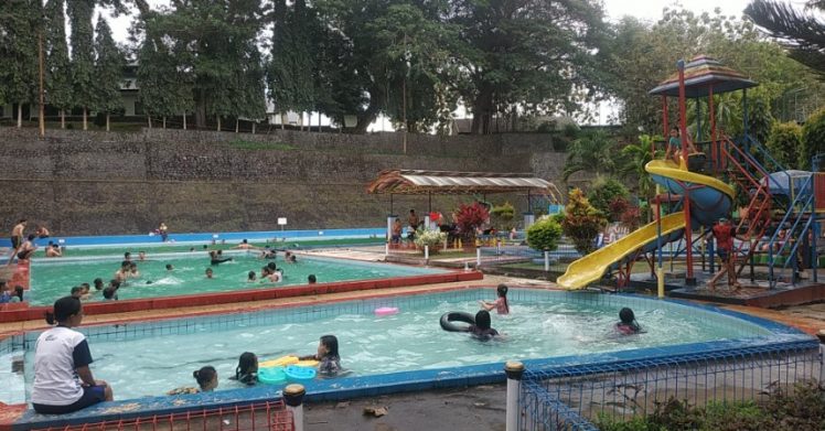 Kolam Renang Alam Tirta Sapto Go, 1. Sumber Adventure Center (SAC), 2. Kolam Renang Artha Tirta, 3. Kolam Renang Alam Tirta, 4. Kolam Renang Tirta Lestari, 5. Wisata Pesona Trukan Tambahrejo (PTT), 6. Kolam Renang Terbis, 7. Taman Cerdas Purworejo, 8. Kolam Renang Sari Etawa, 9. Kolam Renang Combatama, 10. Kolam Renang Kamal Tirta, 12. Kolam Renang Tika & Prima, 13. Kolam Renang Tirta Arum Desa Tegalaren, 14. Kolam Renang Padusan Ndeso & Kolam Pemancingan Panji Jaya