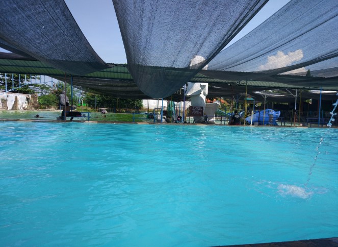 Kolam Renang Bandar EcoPark Kukuh Hernowo, 1. Kolam Renang Banyubiru, 2. Kolam Renanģ Bulaksari, 3. Dupan Water Park, 4. Kolam Renang BRD Pekalongan Dreams Big Park, 5. Kolam Renang Binali, 6. Kolam Renang Prima Graha Karanganyar, 7. Telaga Al Kautsar, 8. Kolam Renang Kedung Ketjeh, 9. Kolam Renang Kulu Asri, 10. Kolam Renang Bandar EcoPark, 11. Kolam Renang Tirta Arum, 12. Kolam Renang Grabyag Tirta Asri (GTA), 13. Anisa Water Park, 14. Kolam Renang, Terapi Ikan, dan RM. Kebon Jeruk, 15. Kolam Renang TIRTA GALIH, 16. Kolam Renang Langkap