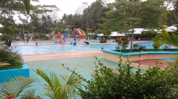 Kolam Renang FIK 2 Desa Langgar Mas Jarwono, 1. Mulyani Garden & Swimming Pool, 2. Kolam Renang Tirto Asri Walik, 3. Purbasari Pancuran Mas, 4. Kolam Ombak Owabong, 5. Kolam Renang Sawah Ijo, 6. Pancuran Ciblon, 7. Kolam Air Panas dan Terapi Ikan Owabong, 8. Lembah Pleset, 9. Dita Pelangi, 10. Kolam Renang FIK 2 Desa Langgar, 11. Kolam renang Serayu, 12. Kolam Renang Sanggaluri Park, 13. Kolam Renang Anak “Tebon”, 14. Kolam Renang Desa Lamuk, 15. Kolam Renang Karina Dewi