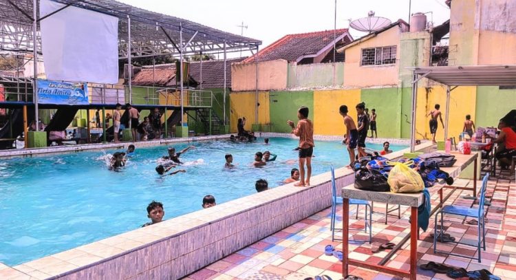 Kolam Renang Kedung Ketjeh, 1. Kolam Renang Banyubiru, 2. Kolam Renanģ Bulaksari, 3. Dupan Water Park, 4. Kolam Renang BRD Pekalongan Dreams Big Park, 5. Kolam Renang Binali, 6. Kolam Renang Prima Graha Karanganyar, 7. Telaga Al Kautsar, 8. Kolam Renang Kedung Ketjeh, 9. Kolam Renang Kulu Asri, 10. Kolam Renang Bandar EcoPark, 11. Kolam Renang Tirta Arum, 12. Kolam Renang Grabyag Tirta Asri (GTA), 13. Anisa Water Park, 14. Kolam Renang, Terapi Ikan, dan RM. Kebon Jeruk, 15. Kolam Renang TIRTA GALIH, 16. Kolam Renang Langkap