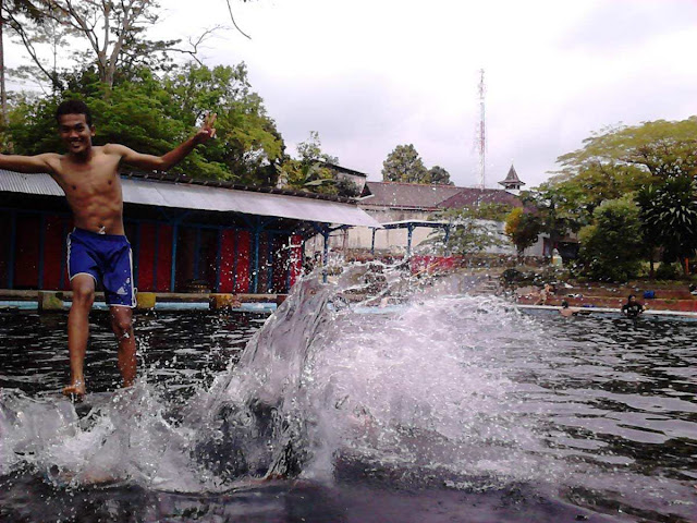 Kolam Renang Moga Indah via Masyog, 1. Widuri Water Park Pemalang, 2. Zatobay Waterboom , 3. Bening Waterboom, 4. Kolam Renang Moga Indah, 5. Agrowisata CSPT Comal Baru, 6. Kolam Renang Panorama, 7. Kolam Renang Feoty, 8. GJ KEBANGGAN, 9. KOLAM RENANG KELUARGA ACIPA GONDANG, 10. Kolam Renang SERUNI, 11. WISATA MATA AIR GETEK, 12. Kolam Renang Wiloci Karangsari, 13. Pemandian Moga Situs Arca Ganesha, 14. Gatra Kencana Bojongnangka, 15. Olympic Swimming Pool Widuri, 16. Kolam Renang Bantarbolang Foresta