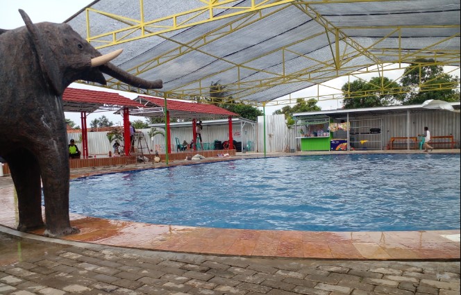 Kolam Renang SERUNI, 1. Widuri Water Park Pemalang, 2. Zatobay Waterboom , 3. Bening Waterboom, 4. Kolam Renang Moga Indah, 5. Agrowisata CSPT Comal Baru, 6. Kolam Renang Panorama, 7. Kolam Renang Feoty, 8. GJ KEBANGGAN, 9. KOLAM RENANG KELUARGA ACIPA GONDANG, 10. Kolam Renang SERUNI, 11. WISATA MATA AIR GETEK, 12. Kolam Renang Wiloci Karangsari, 13. Pemandian Moga Situs Arca Ganesha, 14. Gatra Kencana Bojongnangka, 15. Olympic Swimming Pool Widuri, 16. Kolam Renang Bantarbolang Foresta