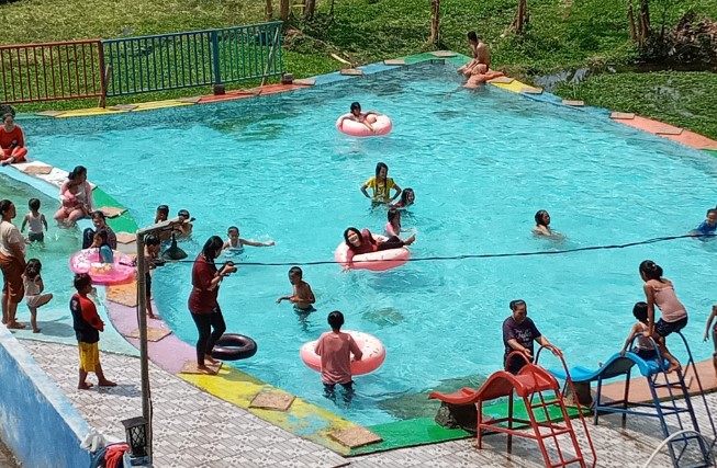Kolam Renang Wiloci Karangsari Nurul Inayah, 1. Widuri Water Park Pemalang, 2. Zatobay Waterboom , 3. Bening Waterboom, 4. Kolam Renang Moga Indah, 5. Agrowisata CSPT Comal Baru, 6. Kolam Renang Panorama, 7. Kolam Renang Feoty, 8. GJ KEBANGGAN, 9. KOLAM RENANG KELUARGA ACIPA GONDANG, 10. Kolam Renang SERUNI, 11. WISATA MATA AIR GETEK, 12. Kolam Renang Wiloci Karangsari, 13. Pemandian Moga Situs Arca Ganesha, 14. Gatra Kencana Bojongnangka, 15. Olympic Swimming Pool Widuri, 16. Kolam Renang Bantarbolang Foresta