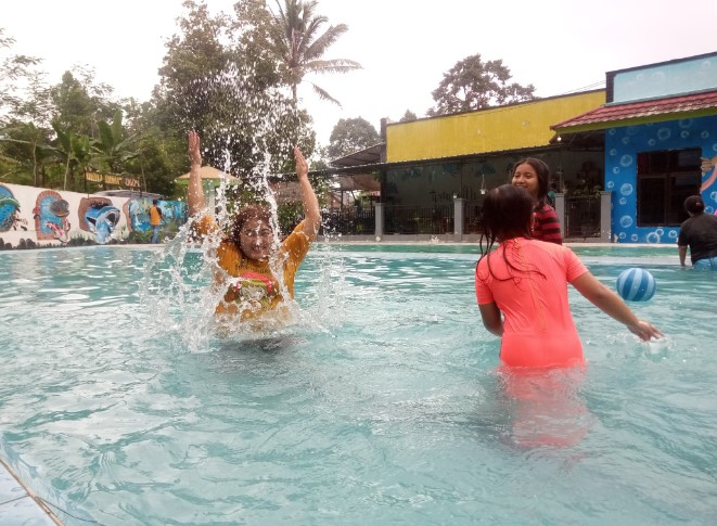 Kolam Renang TIRTA GALIH Bagus ID, 1. Kolam Renang Banyubiru, 2. Kolam Renanģ Bulaksari, 3. Dupan Water Park, 4. Kolam Renang BRD Pekalongan Dreams Big Park, 5. Kolam Renang Binali, 6. Kolam Renang Prima Graha Karanganyar, 7. Telaga Al Kautsar, 8. Kolam Renang Kedung Ketjeh, 9. Kolam Renang Kulu Asri, 10. Kolam Renang Bandar EcoPark, 11. Kolam Renang Tirta Arum, 12. Kolam Renang Grabyag Tirta Asri (GTA), 13. Anisa Water Park, 14. Kolam Renang, Terapi Ikan, dan RM. Kebon Jeruk, 15. Kolam Renang TIRTA GALIH, 16. Kolam Renang Langkap
