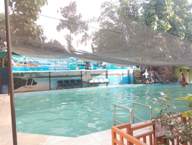 Kolam Renang, Terapi Ikan, dan RM. Kebon Jeruk Refiana Ayu Kharisma, 1. Kolam Renang Banyubiru, 2. Kolam Renanģ Bulaksari, 3. Dupan Water Park, 4. Kolam Renang BRD Pekalongan Dreams Big Park, 5. Kolam Renang Binali, 6. Kolam Renang Prima Graha Karanganyar, 7. Telaga Al Kautsar, 8. Kolam Renang Kedung Ketjeh, 9. Kolam Renang Kulu Asri, 10. Kolam Renang Bandar EcoPark, 11. Kolam Renang Tirta Arum, 12. Kolam Renang Grabyag Tirta Asri (GTA), 13. Anisa Water Park, 14. Kolam Renang, Terapi Ikan, dan RM. Kebon Jeruk, 15. Kolam Renang TIRTA GALIH, 16. Kolam Renang Langkap