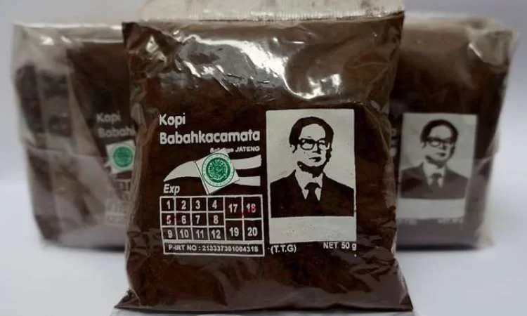 Kopi Babah Kacamata via Tokopedia, 1. Enting-enting Gepuk, 2. Getuk Kethek, 3. Kerupuk Godril, 4. Keripik Paru, 5. Ampyang, 6. Singkong Keju, 7. Bakpia Patok, 8. Roti Wonder, 9. Ronde Sekoteng Jago, 10. Kopi Babah Kacamata, 11. Kopi Biji Salak, 12. Batik Bambu, 13. Bakmi Jowo, 14. Roti Tegal