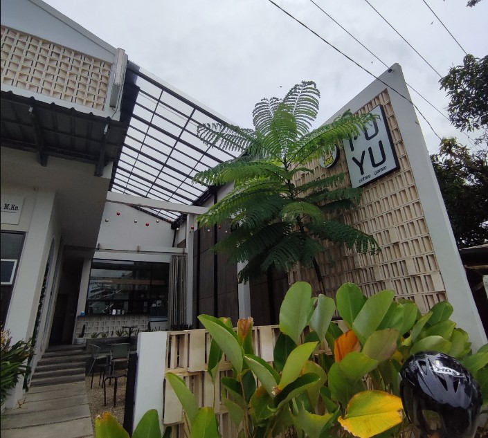 Kopi Fo Yu Serang Natasha Nala, 1. Cafe Kebon Cau, 2. Foyu Coffee and Gelato, 3. Kingkong Coffee &amp; Eatery, 4. Zhieva Coffee, 5. KopiJalu, 6. Bubble Cafe and Gallery, 7. Carios, 8. Sobahollic Cafe, 9. Salawasna Coffee, 10. Kiara Coffee, 11. Hastag Coffee, 12. Kopi Dari Hati, 13. Kedai Adventure, 14. Kedai Kopi Bhumi, 15. Selokosa Coffee and Space, 16. The Groots Coffee Shop, 17. Kedai Kopi Om Bewok, 18. Tatakan Coffee, 19. Kiri Coffee and Eatery, 20. Langit Senja Coffee &amp; Ramen, 21. CRUZ Coffee and Work Space, 22. Lebjar Coffee and Noodle, 23. Fisa Kopi &amp; Gelato, 24. Takaran Coffee Collective, 25. Kopi Jelita, 26. Bukit Waruwangi, 27. Ginger Garden Cafe, 28. Gama Food Center, 29. Koeno Terminal Point, 30. Pondok Tiara, 31. Burger Ciceri, 33. Ngemil Cafe and Resto, 34. Rumah Kopi Serang, 35. Monster Cheese Pizza, 36. Umakite, 37. Padepokan Kopi, 38. Taman Kopi Serang