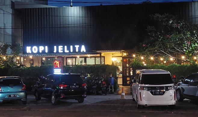 Kopi Jelita EDI GINTING, 1. Cafe Kebon Cau, 2. Foyu Coffee and Gelato, 3. Kingkong Coffee &amp; Eatery, 4. Zhieva Coffee, 5. KopiJalu, 6. Bubble Cafe and Gallery, 7. Carios, 8. Sobahollic Cafe, 9. Salawasna Coffee, 10. Kiara Coffee, 11. Hastag Coffee, 12. Kopi Dari Hati, 13. Kedai Adventure, 14. Kedai Kopi Bhumi, 15. Selokosa Coffee and Space, 16. The Groots Coffee Shop, 17. Kedai Kopi Om Bewok, 18. Tatakan Coffee, 19. Kiri Coffee and Eatery, 20. Langit Senja Coffee &amp; Ramen, 21. CRUZ Coffee and Work Space, 22. Lebjar Coffee and Noodle, 23. Fisa Kopi &amp; Gelato, 24. Takaran Coffee Collective, 25. Kopi Jelita, 26. Bukit Waruwangi, 27. Ginger Garden Cafe, 28. Gama Food Center, 29. Koeno Terminal Point, 30. Pondok Tiara, 31. Burger Ciceri, 33. Ngemil Cafe and Resto, 34. Rumah Kopi Serang, 35. Monster Cheese Pizza, 36. Umakite, 37. Padepokan Kopi, 38. Taman Kopi Serang