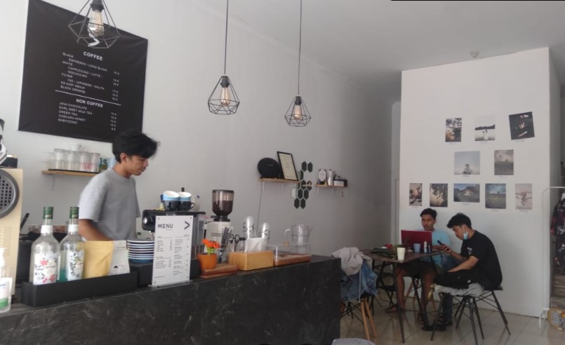 Lebih Dari Coffee Ihsan Nur Iman Faris, 1. Kedai Kopi Biji, 2. Teens Cafe, 3. Barrade Koffie, 4. Flamboyant Kopi Areng, 5. Jandela Kopi, 6. Belrumm Coffee, 7. Warung Cikopi, 8. Overtime Coffee, 9. Akum Steak, 10. Kedai Berry and Billiard, 11. D Cof Cafe (Tutup), 12. Cokro Bubble &amp; Mie Jeko, 13. Kedai Kopi D’raja, 14. Chili and Cheer Cafe (Tutup), 15. Dapur Cep Bobby, 16. Satir, 17. Djoeanda 265 Coffee &amp; Kitchen, 18. Kopi Jati, 19. Kedai Viral Ciamis, 20. Lebih Dari Coffee, 21. D Cof Cafe (Tutup), 22. Sitdownkopi, 23. Shottime coffee, 24. Selaras Outdoor Cafe Ciamis, 25. Rumah Buni Cafe &amp; Resto, 26. Albaik, 27. Parkir Café D’Puncer, 28. DOM Coffee Ciamis, 29. Taya Coffee, 30. Partha Coffee and Kitchen (Tutup), 31. Happen Coffee and Kitchen (Tutup), 32. Namles Coffee and Bread (Tutup), 33. Kopi Darat (Tutup), 34. Karib Coffee, 35. Kopi Janji Jiwa, 36. Alun-alun Ciamis, 37. WDcaffe, 38. Kedai Harmoni