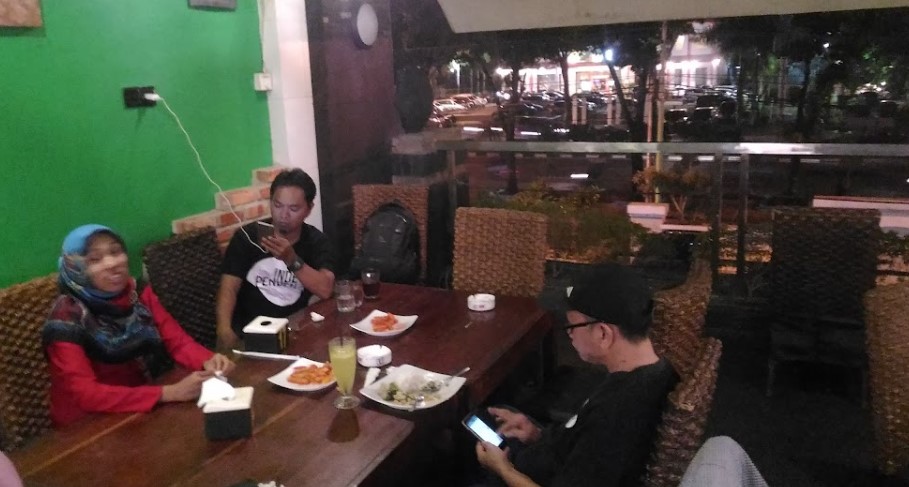 Lick & Latte Cafe And Resto arif gunawan, 1. Sky Park Cafe & Bar, 2. Norma Coffee Indonesia, 3. Teras Kopi Sumatera, 4. Garasi 99 Kopitiam, 5. Local Pantry & Studio Karaoke, 6. Re Caffe Platinum, 7. Vivace Cafe, 8. Karambia Cafe and Hangout, 9. Kaldi Coffee Shop, 10. One Alumni Coffee, 11. Aksén Coffee, 12. Tong Susu Cafe, 13. Peterseli Kitchen, 14. Erber Coffee Nodal, 15. GreenSmoothie Factory, 16. Warunk Upnormal (Tutup), 17. Cubic Cafe (Tutup), 18. Mr.Brewok Cafe & Resto, 19. Ghazy, 20. Waroeng Wahid, 21. Lick & Latte Cafe and Resto (Tutup), 22. Memo Cafe (Tutup), 23. Krema Koffie, 24. Ochado Cafe (Tutup), 25. Warkop Pinggiran 45 (Tutup), 26. Sintesa Cafe and Creative Space, 27. Sanobar, 28. Pesona Coffee Pekanbaru