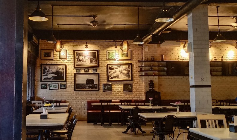 Local Pantry & Studio Karaoke, 1. Sky Park Cafe & Bar, 2. Norma Coffee Indonesia, 3. Teras Kopi Sumatera, 4. Garasi 99 Kopitiam, 5. Local Pantry & Studio Karaoke, 6. Re Caffe Platinum, 7. Vivace Cafe, 8. Karambia Cafe and Hangout, 9. Kaldi Coffee Shop, 10. One Alumni Coffee, 11. Aksén Coffee, 12. Tong Susu Cafe, 13. Peterseli Kitchen, 14. Erber Coffee Nodal, 15. GreenSmoothie Factory, 16. Warunk Upnormal (Tutup), 17. Cubic Cafe (Tutup), 18. Mr.Brewok Cafe & Resto, 19. Ghazy, 20. Waroeng Wahid, 21. Lick & Latte Cafe and Resto (Tutup), 22. Memo Cafe (Tutup), 23. Krema Koffie, 24. Ochado Cafe (Tutup), 25. Warkop Pinggiran 45 (Tutup), 26. Sintesa Cafe and Creative Space, 27. Sanobar, 28. Pesona Coffee Pekanbaru