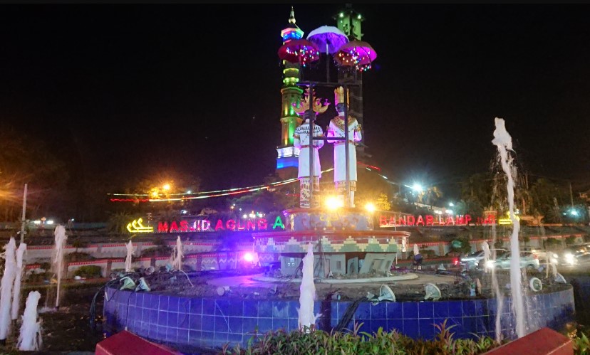 Lungsir (Taman Kota) Zazel Aurelia Pedrosa, 1. Flipflop Coffee, 2. Warung Nongkrong (WN), 3. TEMAN KOPI, 4. Beringin Cinta Unila, 5. KFC Kedaton Lampung, 6. Mall Boemi Kedaton, 7. Tugu Adipura Bundaran Gajah, 8. Waroeng Diggers, 9. Tugu Pengantin, 10. Lungsir, 11. Halaman Kantor Gubernur, 12. Wood Stairs Cafe, 13. Stadion Pahoman, 14. PKOR Way Halim, 15. The Summit Bistro, 16. Oops Pujasera, 17. Lampung Walk, 18. Kedai Mie Aceh Jamboe Raya Way Halim, 19. Cafe Babe (Tutup), 20. Jumbo SeaFood (Tutup), 21. Sky Garden Cafe and Resto, 22. Dijou Coffeebar ( RELX ), 23. Liep’s Cafe, 24. Owl Cafe (Tutup), 25. Perut Bulat Cafe and Resto (Tutup), 26. Alun-alun Kota bandar Lampung alias Taman Gajah, 27. Ciplaz Lampung (RAMAYANA), 28. Depan Museum Lampung
