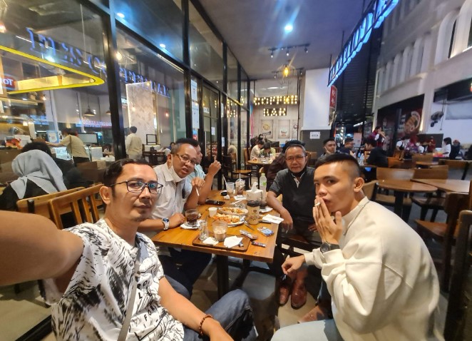 Mall Boemi Kedaton Hery Octaminato, 1. Flipflop Coffee, 2. Warung Nongkrong (WN), 3. TEMAN KOPI, 4. Beringin Cinta Unila, 5. KFC Kedaton Lampung, 6. Mall Boemi Kedaton, 7. Tugu Adipura Bundaran Gajah, 8. Waroeng Diggers, 9. Tugu Pengantin, 10. Lungsir, 11. Halaman Kantor Gubernur, 12. Wood Stairs Cafe, 13. Stadion Pahoman, 14. PKOR Way Halim, 15. The Summit Bistro, 16. Oops Pujasera, 17. Lampung Walk, 18. Kedai Mie Aceh Jamboe Raya Way Halim, 19. Cafe Babe (Tutup), 20. Jumbo SeaFood (Tutup), 21. Sky Garden Cafe and Resto, 22. Dijou Coffeebar ( RELX ), 23. Liep’s Cafe, 24. Owl Cafe (Tutup), 25. Perut Bulat Cafe and Resto (Tutup), 26. Alun-alun Kota bandar Lampung alias Taman Gajah, 27. Ciplaz Lampung (RAMAYANA), 28. Depan Museum Lampung