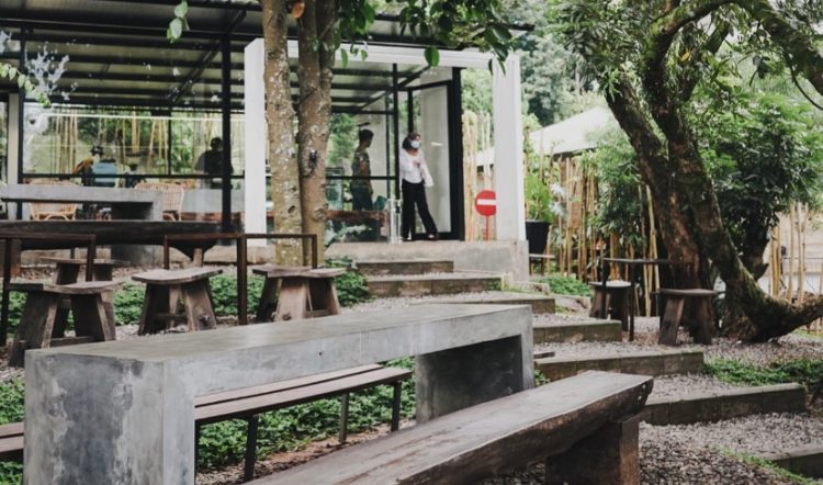Mimiti Coffee and Space, 1. Pondok Nara, 2. Kopi Bakar Bapak Endut, 3. Cafe sarasa coffee shop, 4. Kubik Coffee, 5. Joe’s Brother Coffee Shop &amp; Resto, 6. Bitts Fast&amp;Slow Coffee Bar, 7. Kedai Kopi Toleat, 8. The Suma’s coffee and Music Room, 9. Mc Bamm Corner Cafe, 10. Mustafa 85, 11. Cafe Duren Menes, 12. De’ Badak Cafe (Tutup), 13. Cafe Gadget, 14. Kapulso Cafe, 15. Cafe Youkichen House (Tutup), 16. Cafe Tropis, 17. Cafe Bumi Aki Green, 18. Sejiwa Coffee, 19. Armor Kopi, 20. Mimiti Coffee and Space (Tutup), 21. Di Dago Coffee, 22. Dua Coffee, 23. Int.space, 24. Yumaju Coffee (Tutup), 25. Dikopian, 26. Enemy Coffee Shop, 27. RJ Coffee, 28. Jung Coffee Pandeglang, 29. Kopi_Santri, 30. Villa Hijau Cafe