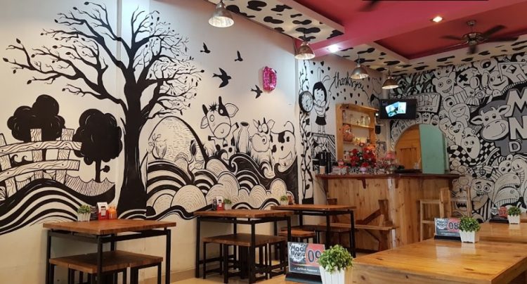 Moo Nyusu Oryza Tarigan, 1. Casa De Alicia, 2. Kopi Ketje Jelutung, 3. Atmosfer Cafe, 4. Duniawi Coffee House, 5. Cafe Hangout, 6. Collega Cafe (Tutup), 7. The Classio Cafe, 8. Simon Son Coffee Baker, 9. Taman Langit Cafe (Tutup), 10. Coffee Story, 11. Rain Coffee and Eatery, 12. Waronk Mabes, 13. Ice&Bean, 14. Keep Burger, 15. Warunk Upnormal (Tutup), 16. Jabat Tangan Coffee, 17. Cafeka, 18. Moo Nyusu, 19. Camp Coffee, 20. QZ Comic Cafe, 21. Double D Cafe (Tutup), 22. Unlimited Cafe (Tutup), 23. Eonni M Korean Food Cafe, 24. Clave Cafe (Tutup), 25. Le Colonia, 26. Waroenk Jogja, 27. Jkovkoffie, 28. Copi Oey, 29. Circle Coffee, 30. Cafe Hello Sapa, 31. Soemantri, 32. Hepitea Story, 33. Dome Steak, 34. Cafe Buzz and Resto (Tutup)