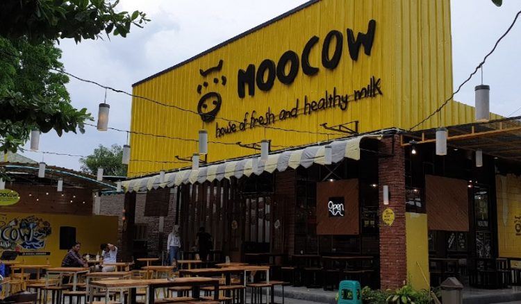 MooCow Fresh Milk, 1. Meetime Eatery, 2. Lynne’s Coffee & Kitchen, 3. Robby Coffee and Tea, 4. My Story Cafe, Bistro & Social House, 5. Olive Bistro (Cafe & Resto), 6. Terajeh Coffee and Steak House, 7. Famouz Cafe, 8. Baraja Coffee, 9. Markas Cafe, 10. Garasi Cafe, 11. MooCow Fresh Milk, 12. D’Forty Resto and Cafe, 13. DelVente Cafe (Tutup), 14. Dessert Garden, 15. Paddi Cafe & Bistro, 16. Kopi Montong, 17. Strawberry Delight, 18. EatBoss Cirebon, 19. Lambada Cafe, 20. Sabandina Koffie, 21. Kedai Putu, 22. Little Black Coffee and Tea, 23. Kedai Tenggo, 24. Kopi Manao, 25. Tremor Coffee Cirebon (Tutup), 26. PAPER & SIP, 27. Sky Cafe by Cordela Hotel, 28. Wkwk Cafe (Cafe), 29. Tempat Makan bus Garuda Mas, 30. Rumah Makan Sri Jaya, 31. Pringsewu Palikanci Resto, 32. Rumah Mantan