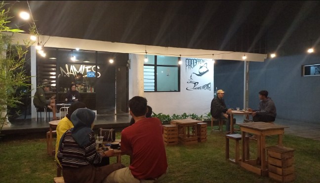 NAMLES coffee &amp; bread Hardi Ismail, 1. Kedai Kopi Biji, 2. Teens Cafe, 3. Barrade Koffie, 4. Flamboyant Kopi Areng, 5. Jandela Kopi, 6. Belrumm Coffee, 7. Warung Cikopi, 8. Overtime Coffee, 9. Akum Steak, 10. Kedai Berry and Billiard, 11. D Cof Cafe (Tutup), 12. Cokro Bubble &amp; Mie Jeko, 13. Kedai Kopi D’raja, 14. Chili and Cheer Cafe (Tutup), 15. Dapur Cep Bobby, 16. Satir, 17. Djoeanda 265 Coffee &amp; Kitchen, 18. Kopi Jati, 19. Kedai Viral Ciamis, 20. Lebih Dari Coffee, 21. D Cof Cafe (Tutup), 22. Sitdownkopi, 23. Shottime coffee, 24. Selaras Outdoor Cafe Ciamis, 25. Rumah Buni Cafe &amp; Resto, 26. Albaik, 27. Parkir Café D’Puncer, 28. DOM Coffee Ciamis, 29. Taya Coffee, 30. Partha Coffee and Kitchen (Tutup), 31. Happen Coffee and Kitchen (Tutup), 32. Namles Coffee and Bread (Tutup), 33. Kopi Darat (Tutup), 34. Karib Coffee, 35. Kopi Janji Jiwa, 36. Alun-alun Ciamis, 37. WDcaffe, 38. Kedai Harmoni
