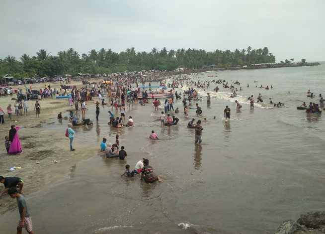 Pantai Pasir Putih Sirih MAZ Klaten, 1. Pantai Tanjung Lesung, 2. Pantai Tanjung Layar, 3. Pantai Bagedur, 4. Pantai Ciputih, 5. Pantai Cihara, 6. Pantai Karangtaraje, 7. Pantai Karang Songsong, 8. Pantai Sawarna, 9. Pantai Carita, 10. Pantai Karang Bolong, 11. Pantai Anyer, 12. Pulau Sangiang, 13. Pantai di Pulau Umang, 14. Pantai Pulau Cangkir, 15. Pantai Tanjung Pasir, 16. Pantai Karang Serang, 17. Pantai Kelapa Tujuh, 18. Pantai Jambu, 19. Pantai Tanjung Tum Anyer, 20. Pantai Sambolo Anyer, 21. Pantai Batu Saung, 22. Pantai Caringin, 23. Pantai Florida Indah Anyer, 24. Pantai Gopek Karangantu, 25. Pantai Pasir Putih Sirih, 26. Pantai Marina