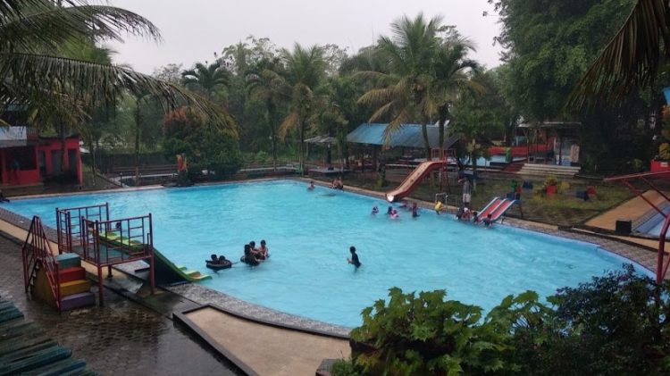 Pancuran Ciblon ANDI SUROSO, 1. Mulyani Garden & Swimming Pool, 2. Kolam Renang Tirto Asri Walik, 3. Purbasari Pancuran Mas, 4. Kolam Ombak Owabong, 5. Kolam Renang Sawah Ijo, 6. Pancuran Ciblon, 7. Kolam Air Panas dan Terapi Ikan Owabong, 8. Lembah Pleset, 9. Dita Pelangi, 10. Kolam Renang FIK 2 Desa Langgar, 11. Kolam renang Serayu, 12. Kolam Renang Sanggaluri Park, 13. Kolam Renang Anak “Tebon”, 14. Kolam Renang Desa Lamuk, 15. Kolam Renang Karina Dewi