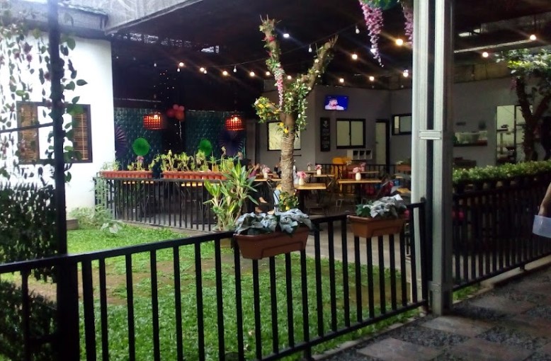 Perut Bulat Joni Arisandi, 1. Flipflop Coffee, 2. Warung Nongkrong (WN), 3. TEMAN KOPI, 4. Beringin Cinta Unila, 5. KFC Kedaton Lampung, 6. Mall Boemi Kedaton, 7. Tugu Adipura Bundaran Gajah, 8. Waroeng Diggers, 9. Tugu Pengantin, 10. Lungsir, 11. Halaman Kantor Gubernur, 12. Wood Stairs Cafe, 13. Stadion Pahoman, 14. PKOR Way Halim, 15. The Summit Bistro, 16. Oops Pujasera, 17. Lampung Walk, 18. Kedai Mie Aceh Jamboe Raya Way Halim, 19. Cafe Babe (Tutup), 20. Jumbo SeaFood (Tutup), 21. Sky Garden Cafe and Resto, 22. Dijou Coffeebar ( RELX ), 23. Liep’s Cafe, 24. Owl Cafe (Tutup), 25. Perut Bulat Cafe and Resto (Tutup), 26. Alun-alun Kota bandar Lampung alias Taman Gajah, 27. Ciplaz Lampung (RAMAYANA), 28. Depan Museum Lampung