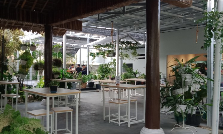Pondok Nara Iiw Winanto, 1. Pondok Nara, 2. Kopi Bakar Bapak Endut, 3. Cafe sarasa coffee shop, 4. Kubik Coffee, 5. Joe’s Brother Coffee Shop &amp; Resto, 6. Bitts Fast&amp;Slow Coffee Bar, 7. Kedai Kopi Toleat, 8. The Suma’s coffee and Music Room, 9. Mc Bamm Corner Cafe, 10. Mustafa 85, 11. Cafe Duren Menes, 12. De’ Badak Cafe (Tutup), 13. Cafe Gadget, 14. Kapulso Cafe, 15. Cafe Youkichen House (Tutup), 16. Cafe Tropis, 17. Cafe Bumi Aki Green, 18. Sejiwa Coffee, 19. Armor Kopi, 20. Mimiti Coffee and Space (Tutup), 21. Di Dago Coffee, 22. Dua Coffee, 23. Int.space, 24. Yumaju Coffee (Tutup), 25. Dikopian, 26. Enemy Coffee Shop, 27. RJ Coffee, 28. Jung Coffee Pandeglang, 29. Kopi_Santri, 30. Villa Hijau Cafe