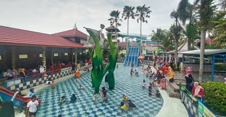 Purbasari Pancuran Mas Abu Halim, 1. Mulyani Garden & Swimming Pool, 2. Kolam Renang Tirto Asri Walik, 3. Purbasari Pancuran Mas, 4. Kolam Ombak Owabong, 5. Kolam Renang Sawah Ijo, 6. Pancuran Ciblon, 7. Kolam Air Panas dan Terapi Ikan Owabong, 8. Lembah Pleset, 9. Dita Pelangi, 10. Kolam Renang FIK 2 Desa Langgar, 11. Kolam renang Serayu, 12. Kolam Renang Sanggaluri Park, 13. Kolam Renang Anak “Tebon”, 14. Kolam Renang Desa Lamuk, 15. Kolam Renang Karina Dewi