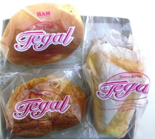 Roti Tegal via Tripadvisor, 1. Enting-enting Gepuk, 2. Getuk Kethek, 3. Kerupuk Godril, 4. Keripik Paru, 5. Ampyang, 6. Singkong Keju, 7. Bakpia Patok, 8. Roti Wonder, 9. Ronde Sekoteng Jago, 10. Kopi Babah Kacamata, 11. Kopi Biji Salak, 12. Batik Bambu, 13. Bakmi Jowo, 14. Roti Tegal