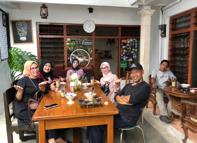 Rumah Buni Cafe &amp; Resto, 1. Kedai Kopi Biji, 2. Teens Cafe, 3. Barrade Koffie, 4. Flamboyant Kopi Areng, 5. Jandela Kopi, 6. Belrumm Coffee, 7. Warung Cikopi, 8. Overtime Coffee, 9. Akum Steak, 10. Kedai Berry and Billiard, 11. D Cof Cafe (Tutup), 12. Cokro Bubble &amp; Mie Jeko, 13. Kedai Kopi D’raja, 14. Chili and Cheer Cafe (Tutup), 15. Dapur Cep Bobby, 16. Satir, 17. Djoeanda 265 Coffee &amp; Kitchen, 18. Kopi Jati, 19. Kedai Viral Ciamis, 20. Lebih Dari Coffee, 21. D Cof Cafe (Tutup), 22. Sitdownkopi, 23. Shottime coffee, 24. Selaras Outdoor Cafe Ciamis, 25. Rumah Buni Cafe &amp; Resto, 26. Albaik, 27. Parkir Café D’Puncer, 28. DOM Coffee Ciamis, 29. Taya Coffee, 30. Partha Coffee and Kitchen (Tutup), 31. Happen Coffee and Kitchen (Tutup), 32. Namles Coffee and Bread (Tutup), 33. Kopi Darat (Tutup), 34. Karib Coffee, 35. Kopi Janji Jiwa, 36. Alun-alun Ciamis, 37. WDcaffe, 38. Kedai Harmoni