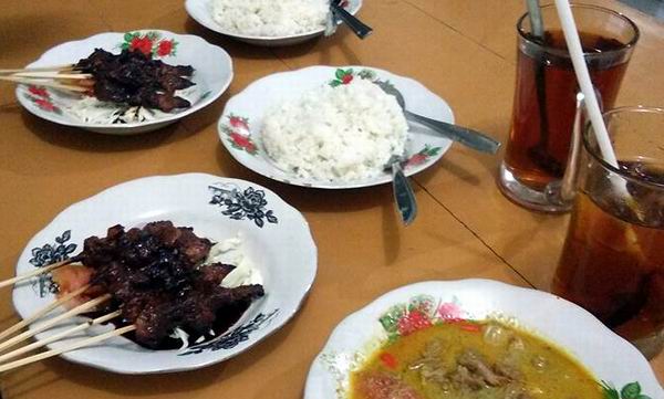 Sate Kambing Pak Momo, 1. Soto Carikan, 2. Roti Widoro, 3. Es Gempol Pleret, 4. Ayam Goreng Kampung Mbah Karto Tembel, 5. Alakatak, 6. Mie Ayam Kering, 7. Sate Kambing Pak Momo, 8. Keripik Balung Kethek, 9. Jenang Krasikan, 10. Keripik Belut, 11. Roti Ganep Sukoharjo, 12. Abon Mesran Sukoharjo, 13. Klengkam Sukoharjo