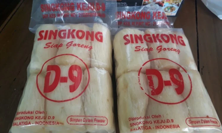 Singkong Keju via Kumparan, 1. Enting-enting Gepuk, 2. Getuk Kethek, 3. Kerupuk Godril, 4. Keripik Paru, 5. Ampyang, 6. Singkong Keju, 7. Bakpia Patok, 8. Roti Wonder, 9. Ronde Sekoteng Jago, 10. Kopi Babah Kacamata, 11. Kopi Biji Salak, 12. Batik Bambu, 13. Bakmi Jowo, 14. Roti Tegal