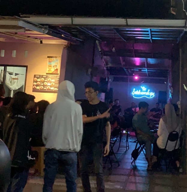 Sitdownkopi Daffa Anugrah, 1. Kedai Kopi Biji, 2. Teens Cafe, 3. Barrade Koffie, 4. Flamboyant Kopi Areng, 5. Jandela Kopi, 6. Belrumm Coffee, 7. Warung Cikopi, 8. Overtime Coffee, 9. Akum Steak, 10. Kedai Berry and Billiard, 11. D Cof Cafe (Tutup), 12. Cokro Bubble &amp; Mie Jeko, 13. Kedai Kopi D’raja, 14. Chili and Cheer Cafe (Tutup), 15. Dapur Cep Bobby, 16. Satir, 17. Djoeanda 265 Coffee &amp; Kitchen, 18. Kopi Jati, 19. Kedai Viral Ciamis, 20. Lebih Dari Coffee, 21. D Cof Cafe (Tutup), 22. Sitdownkopi, 23. Shottime coffee, 24. Selaras Outdoor Cafe Ciamis, 25. Rumah Buni Cafe &amp; Resto, 26. Albaik, 27. Parkir Café D’Puncer, 28. DOM Coffee Ciamis, 29. Taya Coffee, 30. Partha Coffee and Kitchen (Tutup), 31. Happen Coffee and Kitchen (Tutup), 32. Namles Coffee and Bread (Tutup), 33. Kopi Darat (Tutup), 34. Karib Coffee, 35. Kopi Janji Jiwa, 36. Alun-alun Ciamis, 37. WDcaffe, 38. Kedai Harmoni