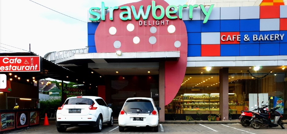 Strawberry Delight, 1. Meetime Eatery, 2. Lynne’s Coffee & Kitchen, 3. Robby Coffee and Tea, 4. My Story Cafe, Bistro & Social House, 5. Olive Bistro (Cafe & Resto), 6. Terajeh Coffee and Steak House, 7. Famouz Cafe, 8. Baraja Coffee, 9. Markas Cafe, 10. Garasi Cafe, 11. MooCow Fresh Milk, 12. D’Forty Resto and Cafe, 13. DelVente Cafe (Tutup), 14. Dessert Garden, 15. Paddi Cafe & Bistro, 16. Kopi Montong, 17. Strawberry Delight, 18. EatBoss Cirebon, 19. Lambada Cafe, 20. Sabandina Koffie, 21. Kedai Putu, 22. Little Black Coffee and Tea, 23. Kedai Tenggo, 24. Kopi Manao, 25. Tremor Coffee Cirebon (Tutup), 26. PAPER & SIP, 27. Sky Cafe by Cordela Hotel, 28. Wkwk Cafe (Cafe), 29. Tempat Makan bus Garuda Mas, 30. Rumah Makan Sri Jaya, 31. Pringsewu Palikanci Resto, 32. Rumah Mantan