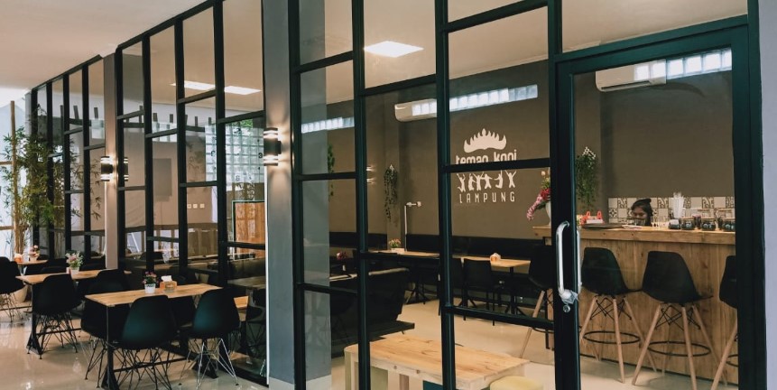 TEMAN KOPI Agus sujana, 1. Flipflop Coffee, 2. Warung Nongkrong (WN), 3. TEMAN KOPI, 4. Beringin Cinta Unila, 5. KFC Kedaton Lampung, 6. Mall Boemi Kedaton, 7. Tugu Adipura Bundaran Gajah, 8. Waroeng Diggers, 9. Tugu Pengantin, 10. Lungsir, 11. Halaman Kantor Gubernur, 12. Wood Stairs Cafe, 13. Stadion Pahoman, 14. PKOR Way Halim, 15. The Summit Bistro, 16. Oops Pujasera, 17. Lampung Walk, 18. Kedai Mie Aceh Jamboe Raya Way Halim, 19. Cafe Babe (Tutup), 20. Jumbo SeaFood (Tutup), 21. Sky Garden Cafe and Resto, 22. Dijou Coffeebar ( RELX ), 23. Liep’s Cafe, 24. Owl Cafe (Tutup), 25. Perut Bulat Cafe and Resto (Tutup), 26. Alun-alun Kota bandar Lampung alias Taman Gajah, 27. Ciplaz Lampung (RAMAYANA), 28. Depan Museum Lampung