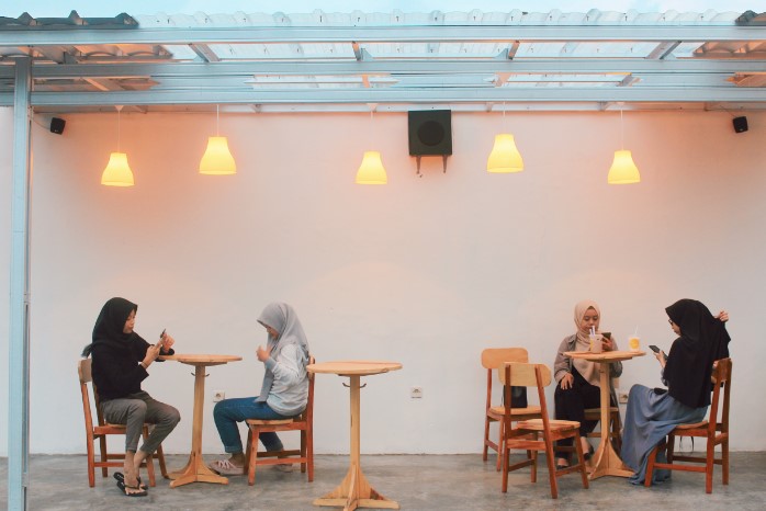 TROPIS - Warung TKP Majalengka, 1. Marlina Kopi, 2. Laloma Cafe, 3. Humble Coffee, 4. Djasmine Coffee, 5. Kedai Artha (Tutup), 6. Oak’s Cafe &amp; Resto (Tutup), 7. Cafe Noni, 8. Kedai KopiApik, 9. Cafe Waroeng Dialogue (Tutup), 10. Kedai Kopi RoaKrak, 11. Cafe Talulla (Tutup), 12. Woza Majalengka (Tutup), 13. Ngopi Bung Majalengka, 14. TROPIS – Warung TKP Majalengka, 15. Bengkel Kopi De’brework, 16. Double_d Cafe, 17. Taman Raharja, 18. Saneskape, 19. Cafekopi, 20. Kedai Baraya Cigasong, 21. Resto Cafe 99, 22. Ambet Kasih Coffee, 23. Tigadelapan Majalengka, 24. La Reina Cafe, 25. Kedai KopiApik, 26. Simfoni Coffee Taste and Place, 27. Ben’s Coffee and Space, 28. JS Cafe and Restaurant