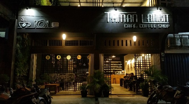 Taman Langit Cafe, 1. Casa De Alicia, 2. Kopi Ketje Jelutung, 3. Atmosfer Cafe, 4. Duniawi Coffee House, 5. Cafe Hangout, 6. Collega Cafe (Tutup), 7. The Classio Cafe, 8. Simon Son Coffee Baker, 9. Taman Langit Cafe (Tutup), 10. Coffee Story, 11. Rain Coffee and Eatery, 12. Waronk Mabes, 13. Ice&Bean, 14. Keep Burger, 15. Warunk Upnormal (Tutup), 16. Jabat Tangan Coffee, 17. Cafeka, 18. Moo Nyusu, 19. Camp Coffee, 20. QZ Comic Cafe, 21. Double D Cafe (Tutup), 22. Unlimited Cafe (Tutup), 23. Eonni M Korean Food Cafe, 24. Clave Cafe (Tutup), 25. Le Colonia, 26. Waroenk Jogja, 27. Jkovkoffie, 28. Copi Oey, 29. Circle Coffee, 30. Cafe Hello Sapa, 31. Soemantri, 32. Hepitea Story, 33. Dome Steak, 34. Cafe Buzz and Resto (Tutup)