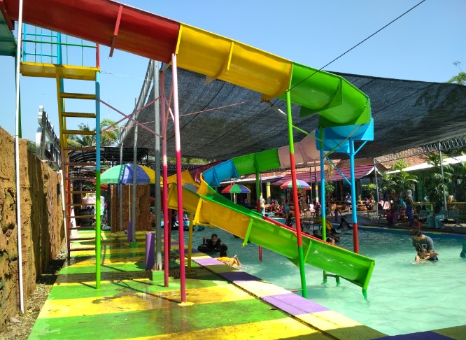 Telaga Al Kautsar anis hanafia, 1. Kolam Renang Banyubiru, 2. Kolam Renanģ Bulaksari, 3. Dupan Water Park, 4. Kolam Renang BRD Pekalongan Dreams Big Park, 5. Kolam Renang Binali, 6. Kolam Renang Prima Graha Karanganyar, 7. Telaga Al Kautsar, 8. Kolam Renang Kedung Ketjeh, 9. Kolam Renang Kulu Asri, 10. Kolam Renang Bandar EcoPark, 11. Kolam Renang Tirta Arum, 12. Kolam Renang Grabyag Tirta Asri (GTA), 13. Anisa Water Park, 14. Kolam Renang, Terapi Ikan, dan RM. Kebon Jeruk, 15. Kolam Renang TIRTA GALIH, 16. Kolam Renang Langkap