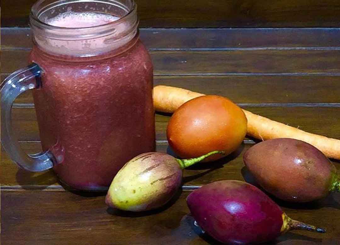 Terong Belanda, 1. Keripik Tempe Kemul, 2. Mie Ongklok, 3. Purwaceng, 4. Opak Singkong, 5. Keripik Jamur, 6. Kacang Dieng, 7. Dendeng Gepuk, 8. Carica Sumbing Segar, 9. Sagon, 10. Terong Belanda, 11. Teh Tambi, 12. Geblek, 13. Opak Angin, 14. Sego Megono, 15. Keripik Kentang, 16. Gorengan Tempe Kemul, 17. Salak khas Wonosobo, 18. Dodol Salak, 19. Combro