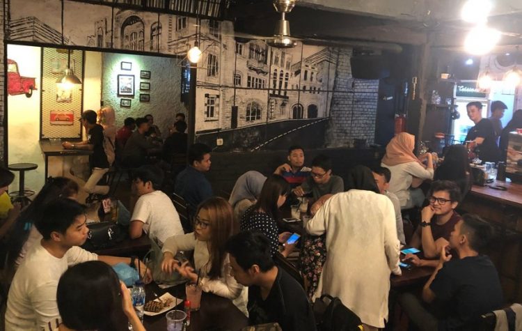 The Celcius Coffee via Tripadvisor, 1. Sabore Kitchen, 2. Secret Garden Cafe, 3. Depdoo, 4. Chicoba Cafe, 5. Mak Ecih Cafe, 6. The Celcius Coffee, 7. Bacil Cianjur, 8. Nicole’s Kitchen and Lounge, 9. Mayoutfit & Cafe, 10. Tan Keng Cu Resto & Bakery, 11. Twank Kitchen, 12. Cafe 259 Cianjur (Tutup), 13. Mr.Ebood Platinum Sayang, 14. Kilometer95 Coffee, 15. Orange Cafe Cianjur, 16. Arseven Coffee Corner, 17. Acakadut resto & Coffee Shop (Tutup), 18. Resto Wisata Ciherang, 19. Saung De Faqih, 20. Waroeng Botram, 21. MBS Bistro and Cafe (Tutup), 22. Langit Cafe, 23. Cafe Bcny, 24. Kedai Kopi Riung Gunung, 25. Sela Kopi, 26. Imah Kopi Cianjur, 27. Wardis Koffie, 28. 55 Cafe Cianjur, 29. diKala Coffee & Eatery Cianjur, 30. Cimaya (Tutup), 31. Ujala Cafe & Roastery, 32. De Baksoku, 33. Bakso Niku, 34. Cafe Teras ANYUN, 35. M Garden Cafe