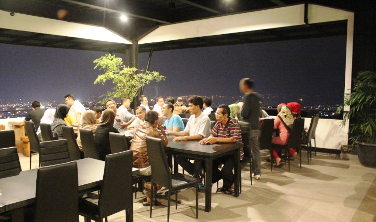 The Summit Bistro Muhammad Anggi S, 1. Flipflop Coffee, 2. Warung Nongkrong (WN), 3. TEMAN KOPI, 4. Beringin Cinta Unila, 5. KFC Kedaton Lampung, 6. Mall Boemi Kedaton, 7. Tugu Adipura Bundaran Gajah, 8. Waroeng Diggers, 9. Tugu Pengantin, 10. Lungsir, 11. Halaman Kantor Gubernur, 12. Wood Stairs Cafe, 13. Stadion Pahoman, 14. PKOR Way Halim, 15. The Summit Bistro, 16. Oops Pujasera, 17. Lampung Walk, 18. Kedai Mie Aceh Jamboe Raya Way Halim, 19. Cafe Babe (Tutup), 20. Jumbo SeaFood (Tutup), 21. Sky Garden Cafe and Resto, 22. Dijou Coffeebar ( RELX ), 23. Liep’s Cafe, 24. Owl Cafe (Tutup), 25. Perut Bulat Cafe and Resto (Tutup), 26. Alun-alun Kota bandar Lampung alias Taman Gajah, 27. Ciplaz Lampung (RAMAYANA), 28. Depan Museum Lampung