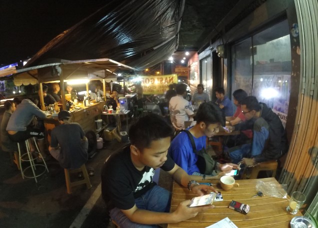 Warung Cikopi Mobil Legend, 1. Kedai Kopi Biji, 2. Teens Cafe, 3. Barrade Koffie, 4. Flamboyant Kopi Areng, 5. Jandela Kopi, 6. Belrumm Coffee, 7. Warung Cikopi, 8. Overtime Coffee, 9. Akum Steak, 10. Kedai Berry and Billiard, 11. D Cof Cafe (Tutup), 12. Cokro Bubble &amp; Mie Jeko, 13. Kedai Kopi D’raja, 14. Chili and Cheer Cafe (Tutup), 15. Dapur Cep Bobby, 16. Satir, 17. Djoeanda 265 Coffee &amp; Kitchen, 18. Kopi Jati, 19. Kedai Viral Ciamis, 20. Lebih Dari Coffee, 21. D Cof Cafe (Tutup), 22. Sitdownkopi, 23. Shottime coffee, 24. Selaras Outdoor Cafe Ciamis, 25. Rumah Buni Cafe &amp; Resto, 26. Albaik, 27. Parkir Café D’Puncer, 28. DOM Coffee Ciamis, 29. Taya Coffee, 30. Partha Coffee and Kitchen (Tutup), 31. Happen Coffee and Kitchen (Tutup), 32. Namles Coffee and Bread (Tutup), 33. Kopi Darat (Tutup), 34. Karib Coffee, 35. Kopi Janji Jiwa, 36. Alun-alun Ciamis, 37. WDcaffe, 38. Kedai Harmoni
