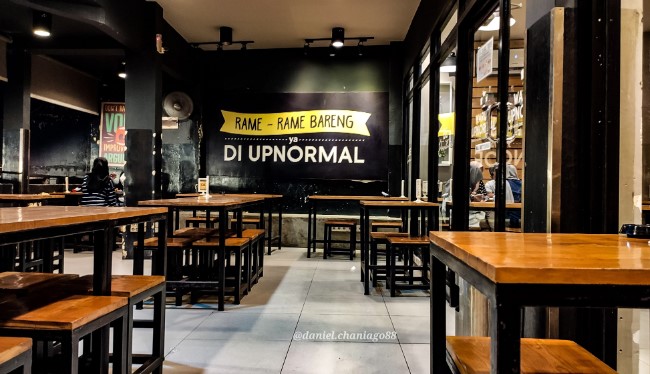 Warunk Upnormal Jambi Daniel Chaniago, 1. Casa De Alicia, 2. Kopi Ketje Jelutung, 3. Atmosfer Cafe, 4. Duniawi Coffee House, 5. Cafe Hangout, 6. Collega Cafe (Tutup), 7. The Classio Cafe, 8. Simon Son Coffee Baker, 9. Taman Langit Cafe (Tutup), 10. Coffee Story, 11. Rain Coffee and Eatery, 12. Waronk Mabes, 13. Ice&Bean, 14. Keep Burger, 15. Warunk Upnormal (Tutup), 16. Jabat Tangan Coffee, 17. Cafeka, 18. Moo Nyusu, 19. Camp Coffee, 20. QZ Comic Cafe, 21. Double D Cafe (Tutup), 22. Unlimited Cafe (Tutup), 23. Eonni M Korean Food Cafe, 24. Clave Cafe (Tutup), 25. Le Colonia, 26. Waroenk Jogja, 27. Jkovkoffie, 28. Copi Oey, 29. Circle Coffee, 30. Cafe Hello Sapa, 31. Soemantri, 32. Hepitea Story, 33. Dome Steak, 34. Cafe Buzz and Resto (Tutup)