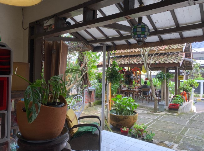 Waroeng Botram Lipat Hati, 1. Sabore Kitchen, 2. Secret Garden Cafe, 3. Depdoo, 4. Chicoba Cafe, 5. Mak Ecih Cafe, 6. The Celcius Coffee, 7. Bacil Cianjur, 8. Nicole’s Kitchen and Lounge, 9. Mayoutfit & Cafe, 10. Tan Keng Cu Resto & Bakery, 11. Twank Kitchen, 12. Cafe 259 Cianjur (Tutup), 13. Mr.Ebood Platinum Sayang, 14. Kilometer95 Coffee, 15. Orange Cafe Cianjur, 16. Arseven Coffee Corner, 17. Acakadut resto & Coffee Shop (Tutup), 18. Resto Wisata Ciherang, 19. Saung De Faqih, 20. Waroeng Botram, 21. MBS Bistro and Cafe (Tutup), 22. Langit Cafe, 23. Cafe Bcny, 24. Kedai Kopi Riung Gunung, 25. Sela Kopi, 26. Imah Kopi Cianjur, 27. Wardis Koffie, 28. 55 Cafe Cianjur, 29. diKala Coffee & Eatery Cianjur, 30. Cimaya (Tutup), 31. Ujala Cafe & Roastery, 32. De Baksoku, 33. Bakso Niku, 34. Cafe Teras ANYUN, 35. M Garden Cafe