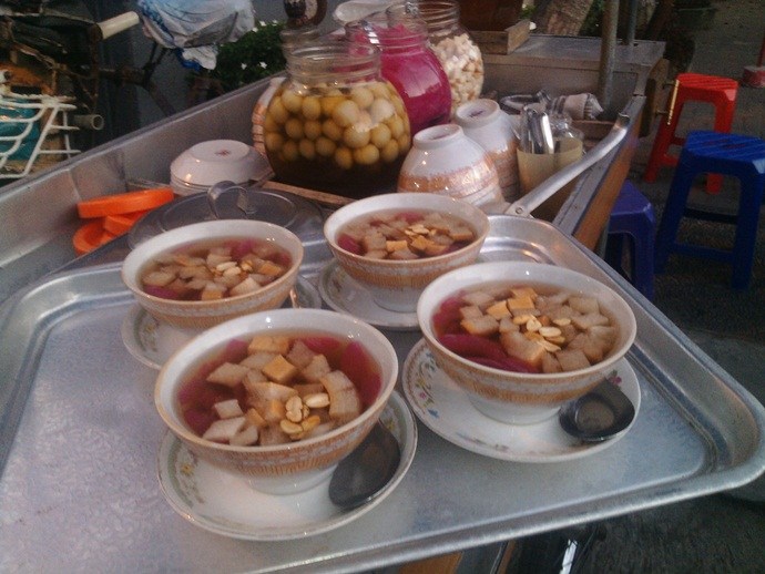 Wedang Ronde Wasis via Jateng Live, 1. Ndas Borok khas Temanggung, 2. Sego Gono, 3. Sego Urap, 4. Iwak Kali Laras Soropadan, 5. Balung Kuwuk, 6. Mendut, 7. Brongkos Kikil, 8. Tiwul khas Temanggung, 9. Buntil, 10. Bajingan, 11. Ketan Gudig, 12. Entho Cothot, 13. Empis Empis Tahu Tempe, 14. Lento, 15. Jadah, 16. Gesing, 17. Tempong, 18. Corobikang, 19. Perkedel Kimpul, 20. Bubur Saren, 21. Jali, 22. Kipo, 23. Wedang Ronde Wasis, 24. Nasi Goreng Tembakau, 25. Kupat Tahu Batoar, 26. Pisang Aroma
