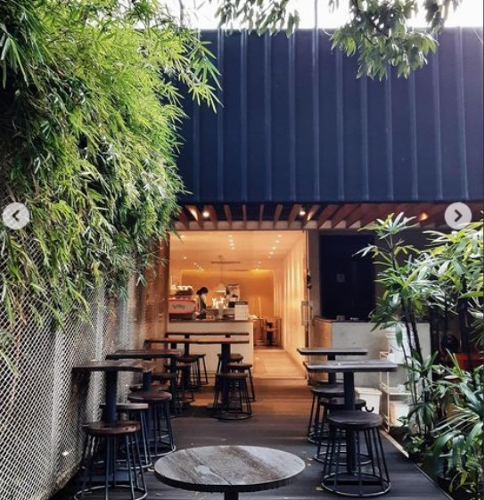 Yumaju Coffee via Instagram.com @YumajuCoffee, 1. Pondok Nara, 2. Kopi Bakar Bapak Endut, 3. Cafe sarasa coffee shop, 4. Kubik Coffee, 5. Joe’s Brother Coffee Shop &amp; Resto, 6. Bitts Fast&amp;Slow Coffee Bar, 7. Kedai Kopi Toleat, 8. The Suma’s coffee and Music Room, 9. Mc Bamm Corner Cafe, 10. Mustafa 85, 11. Cafe Duren Menes, 12. De’ Badak Cafe (Tutup), 13. Cafe Gadget, 14. Kapulso Cafe, 15. Cafe Youkichen House (Tutup), 16. Cafe Tropis, 17. Cafe Bumi Aki Green, 18. Sejiwa Coffee, 19. Armor Kopi, 20. Mimiti Coffee and Space (Tutup), 21. Di Dago Coffee, 22. Dua Coffee, 23. Int.space, 24. Yumaju Coffee (Tutup), 25. Dikopian, 26. Enemy Coffee Shop, 27. RJ Coffee, 28. Jung Coffee Pandeglang, 29. Kopi_Santri, 30. Villa Hijau Cafe