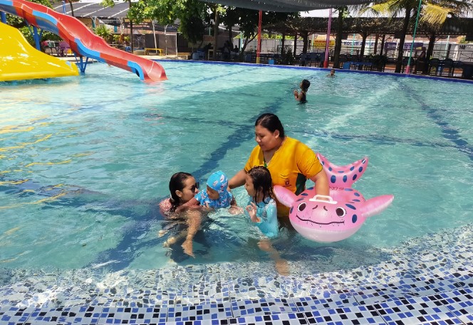Zatobay Waterboom Herry Heryma, 1. Widuri Water Park Pemalang, 2. Zatobay Waterboom , 3. Bening Waterboom, 4. Kolam Renang Moga Indah, 5. Agrowisata CSPT Comal Baru, 6. Kolam Renang Panorama, 7. Kolam Renang Feoty, 8. GJ KEBANGGAN, 9. KOLAM RENANG KELUARGA ACIPA GONDANG, 10. Kolam Renang SERUNI, 11. WISATA MATA AIR GETEK, 12. Kolam Renang Wiloci Karangsari, 13. Pemandian Moga Situs Arca Ganesha, 14. Gatra Kencana Bojongnangka, 15. Olympic Swimming Pool Widuri, 16. Kolam Renang Bantarbolang Foresta