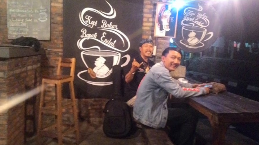 kopi bakar bapak endut Bako Bin Ngehe, 1. Pondok Nara, 2. Kopi Bakar Bapak Endut, 3. Cafe sarasa coffee shop, 4. Kubik Coffee, 5. Joe’s Brother Coffee Shop &amp; Resto, 6. Bitts Fast&amp;Slow Coffee Bar, 7. Kedai Kopi Toleat, 8. The Suma’s coffee and Music Room, 9. Mc Bamm Corner Cafe, 10. Mustafa 85, 11. Cafe Duren Menes, 12. De’ Badak Cafe (Tutup), 13. Cafe Gadget, 14. Kapulso Cafe, 15. Cafe Youkichen House (Tutup), 16. Cafe Tropis, 17. Cafe Bumi Aki Green, 18. Sejiwa Coffee, 19. Armor Kopi, 20. Mimiti Coffee and Space (Tutup), 21. Di Dago Coffee, 22. Dua Coffee, 23. Int.space, 24. Yumaju Coffee (Tutup), 25. Dikopian, 26. Enemy Coffee Shop, 27. RJ Coffee, 28. Jung Coffee Pandeglang, 29. Kopi_Santri, 30. Villa Hijau Cafe