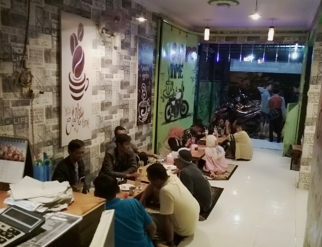 Aldan Coffee, 1. DUE CAFE, 2. Njajan.co 04, 3. Cafe Susu Putri Bumi, 4. Jong Cafe, 5. Asem Jawa Cafe, 6. Sembawang Cafe, 7. Kedai Kopi Tanpa Nama, 8. D’milk Kedai Susu, 9. Ala Cafe Madam’e Banjarharjo, 10. VOC kafe, 11. Aldan Coffee, 12. Gila Duren, 13. Kedai Ceker Ndower, 14. Family Billiard &amp; Coffee, 15. Rumah Makan Kedung Roso, 16. Kupat Blengong Kasturi Rajak Putra, 17. Rumah Makan Alang Alang, 18. Rumah Makan Pak Tarwud, 19. Cam Cafe, 20. SIGELENG COFFEE &amp; EATERY (Tutup), 21. Royal Cafe, 22. King’s Coffee Brebes, 23. Kedai Kopi He Kafei, 24. Asem Jawa Kafe, 25. Janji Jiwa, 26. Cafe Milk 3, 27. TEND Coffee and Tea (Tutup), 28. Puspa Deck (Tutup), 29. Rajaswa Coffee